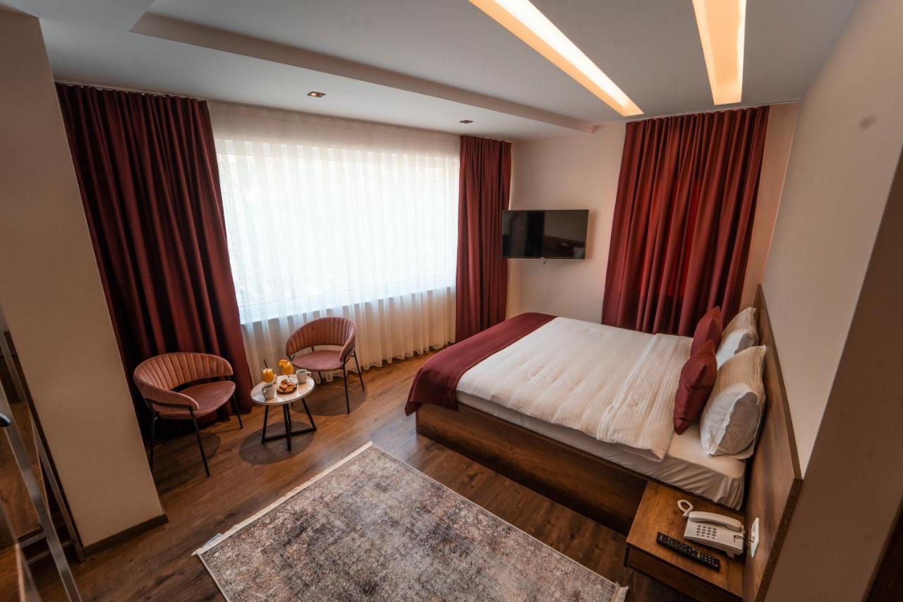 Monarch Boutique Hotel Призрен Экстерьер фото